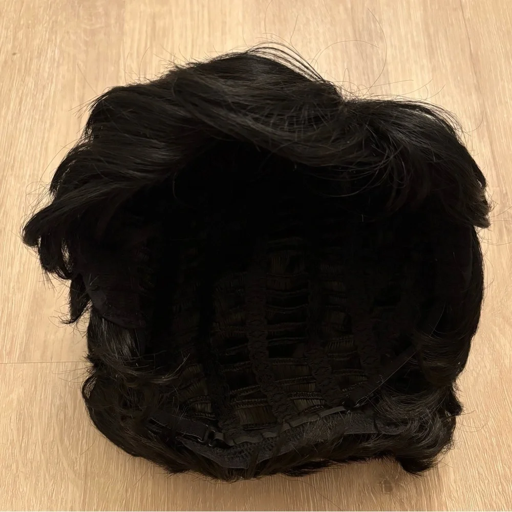 🆓 With $15 Purchase: NWOT Wavy Black / Dark Brown Short Wig Mens Womens Unisex